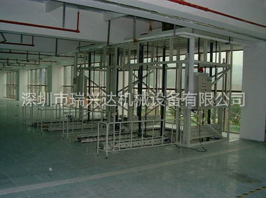 大型升降机入口及暂存线